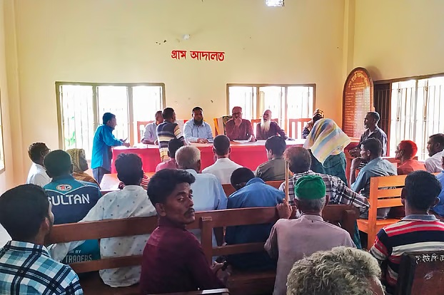 মঙ্গলবার এলেই বসে গ্রাম আদালত, ছোটখাটো বিরোধ বড় হওয়ার আগেই মীমাংসা - Success Story