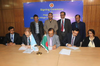 Representatives of Local Government Division, European Union and UNDP sign the Project Document for “Activating Village Courts in Bangladesh Phase II’ on 30 December 2015. During 2017, the project follows this document in undertaking all relevant interventions to contribute in improving access to local justice for disadvantaged and marginalized groups in Bangladesh